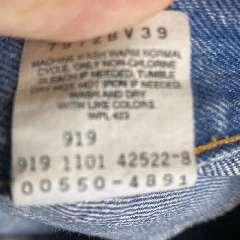 Vintage Y2K Levi’s 550 jeans tag size 38x31 (actual size 36x31) dated Nov. 2001 - Picture 8 of 8
